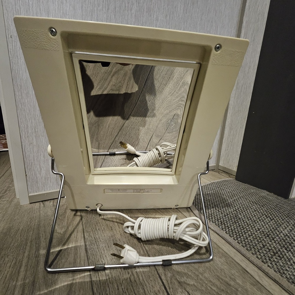 General Electric Deluxe Make Up Light Up Mirror Reversible Zoom Vintage TESTED - Picture 12 of 13